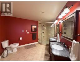 14 EAST Street S - 29