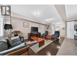 20 HINRICHS Crescent - 15