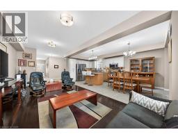 20 HINRICHS Crescent - 16