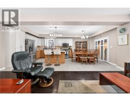 20 HINRICHS Crescent - 17