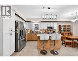 20 HINRICHS Crescent - 25