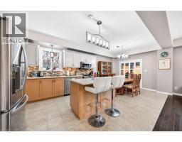 20 HINRICHS Crescent - 26