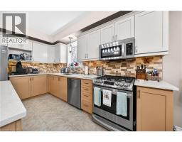 20 HINRICHS Crescent - 27