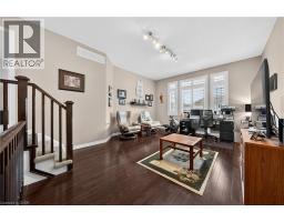 20 HINRICHS Crescent - 33