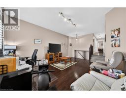 20 HINRICHS Crescent - 35