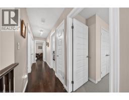 20 HINRICHS Crescent - 38