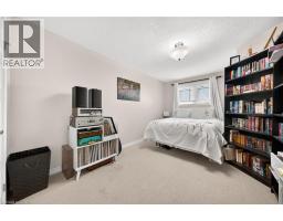 20 HINRICHS Crescent - 44