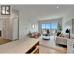 15 GLEBE Street UnitNo. 1511 - 18