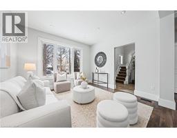 11 HEINS Avenue - 11