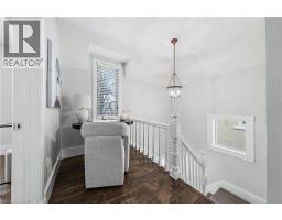 11 HEINS Avenue - 24