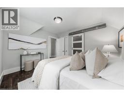 11 HEINS Avenue - 26