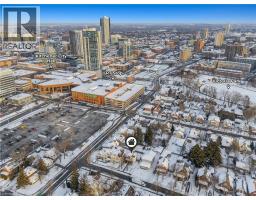 11 HEINS Avenue - 40