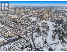 11 HEINS Avenue - 42