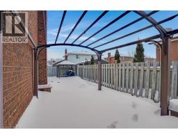 35 SOUTHVIEW Crescent - 39