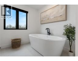 12 MACNEIL Court - 33