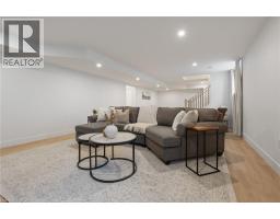 12 MACNEIL Court - 35