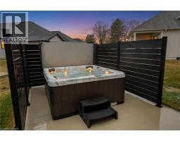 12 MACNEIL Court - 41