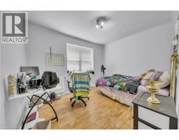 24 COLUMBIA Street W - 32