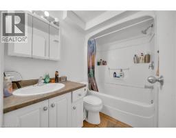 24 COLUMBIA Street W - 44