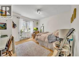 24 COLUMBIA Street W - 7