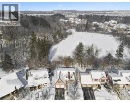 33 MANITOULIN Crescent - 2