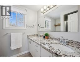 33 MANITOULIN Crescent - 32