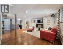 33 MANITOULIN Crescent - 33