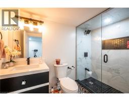 340 SHADY GLEN Crescent - 32