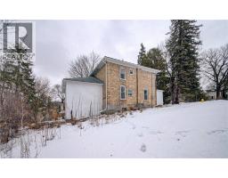 115 COURTNEY Street - 37