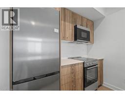 25 WELLINGTON Street S UnitNo. 2202 - 15