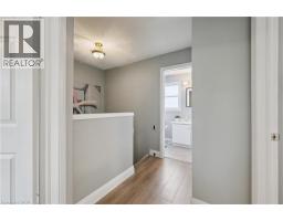 31 MIDDLEMISS Crescent - 13