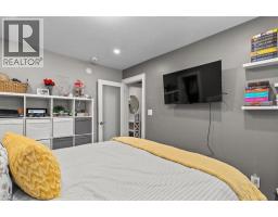 50 GROVE Crescent - 13