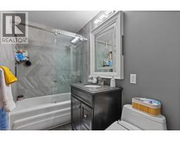 50 GROVE Crescent - 15