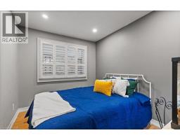 50 GROVE Crescent - 16