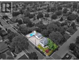 50 GROVE Crescent - 27