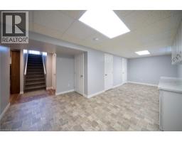 11 FALLS Crescent - 16