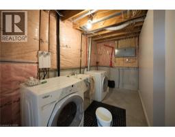 11 FALLS Crescent - 17