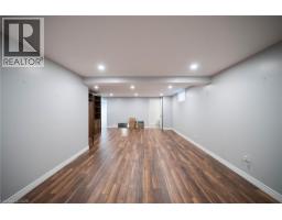 11 FALLS Crescent - 20