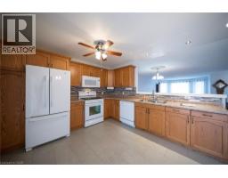 11 FALLS Crescent - 3