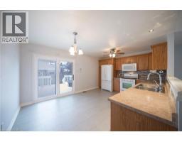 11 FALLS Crescent - 5