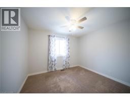 11 FALLS Crescent - 8