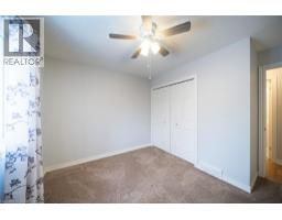 11 FALLS Crescent - 9