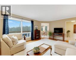 32 KINGFISHER Crescent - 14