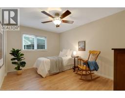 32 KINGFISHER Crescent - 15