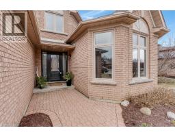 32 KINGFISHER Crescent - 2