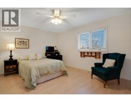 32 KINGFISHER Crescent - 21