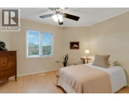 32 KINGFISHER Crescent - 22