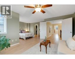 32 KINGFISHER Crescent - 24