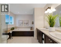 32 KINGFISHER Crescent - 29