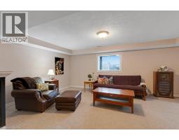 32 KINGFISHER Crescent - 32